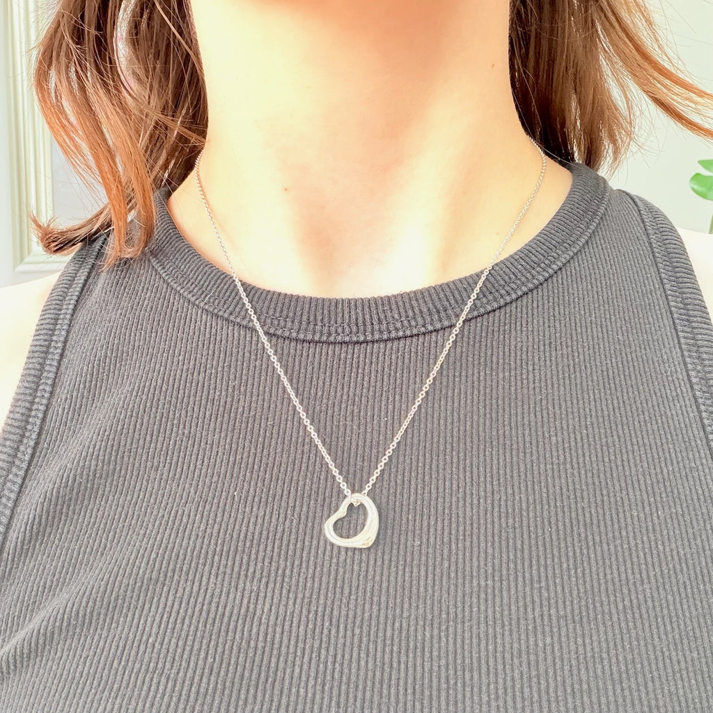 Tiffany & Co. Elsa Peretti Spain Sterling Silver 925 Small Open Heart Pendant Necklace 18 Inches