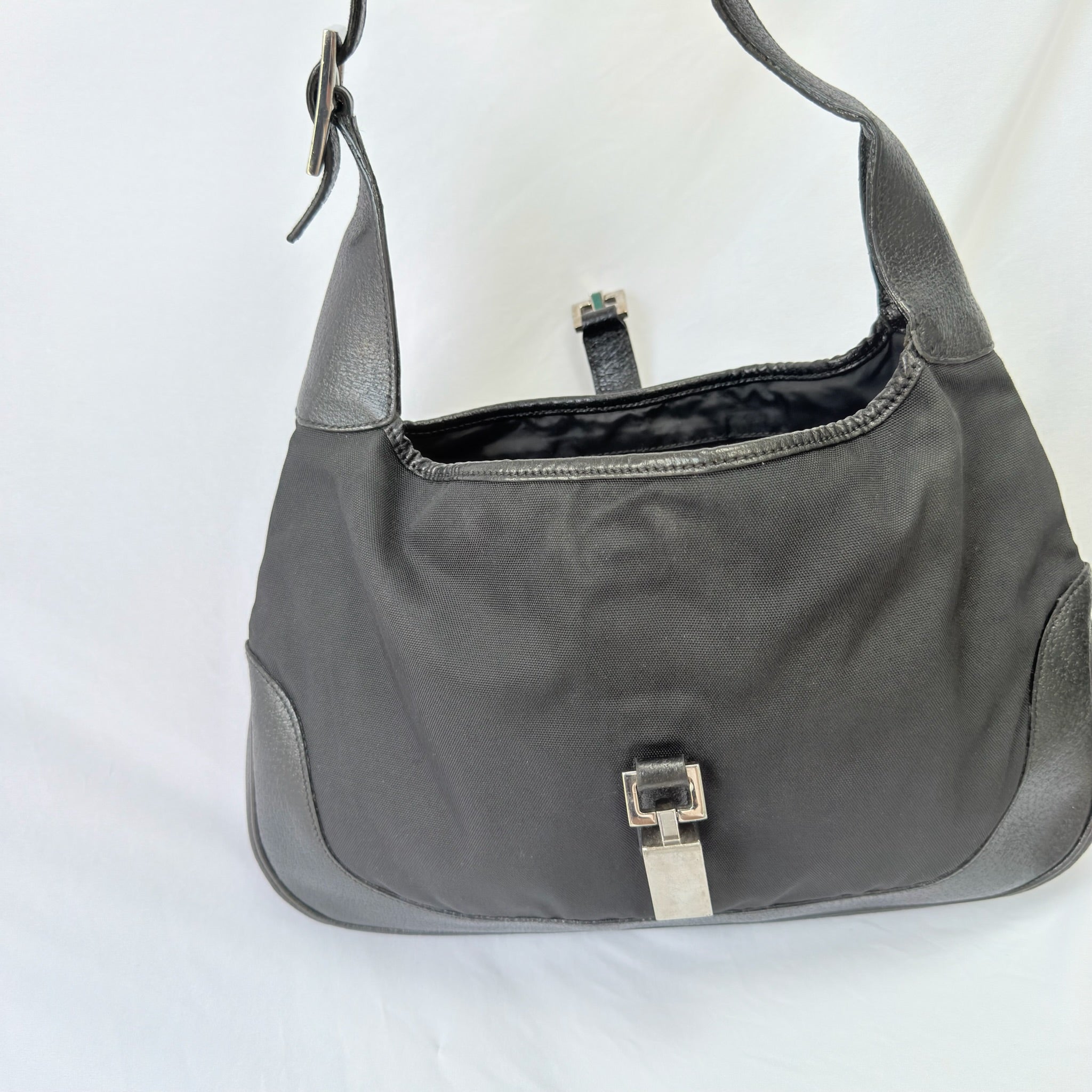 Vintage Gucci Jackie Small Handbag Black Leather And Nylon Piston Push-Lock Silver Closure Single Adjustable Strap