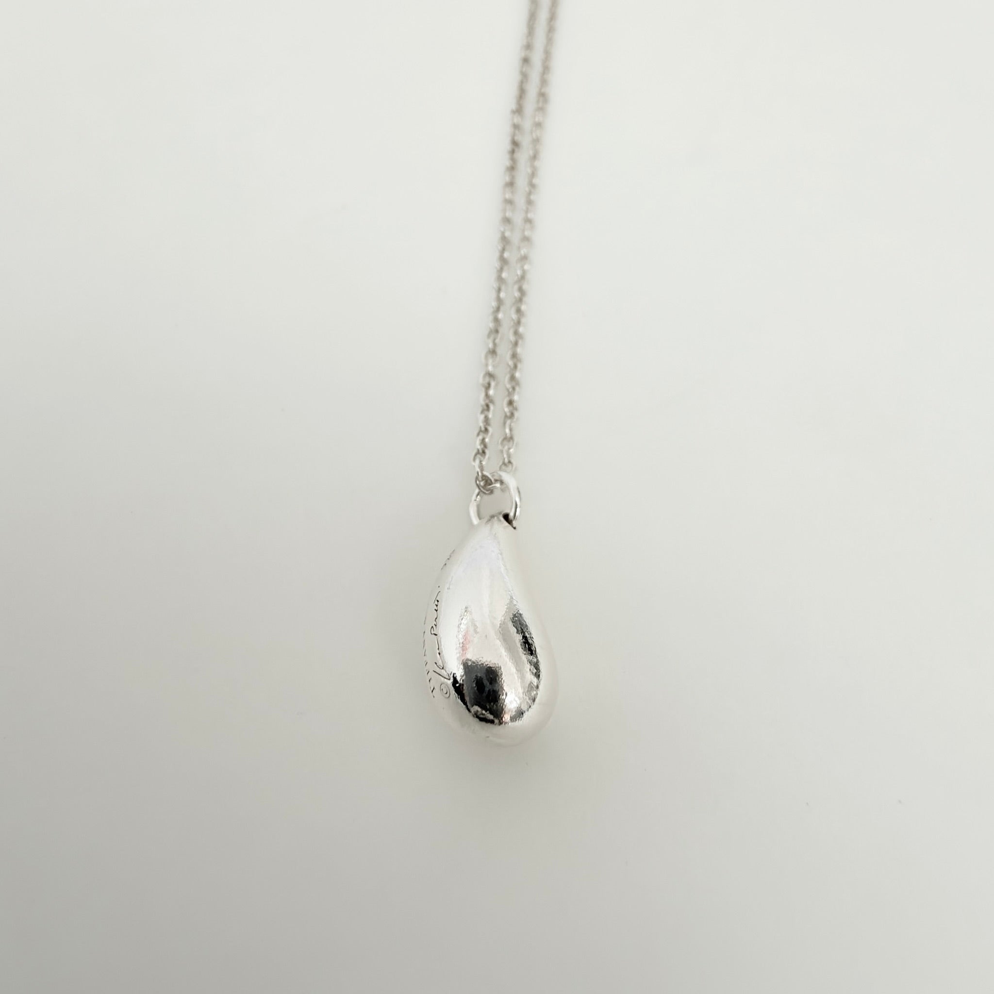 Tiffany & Co. Elsa Peretti 925 Sterling Silver Standard/Medium Teardrop Pendant Necklace With Packaging