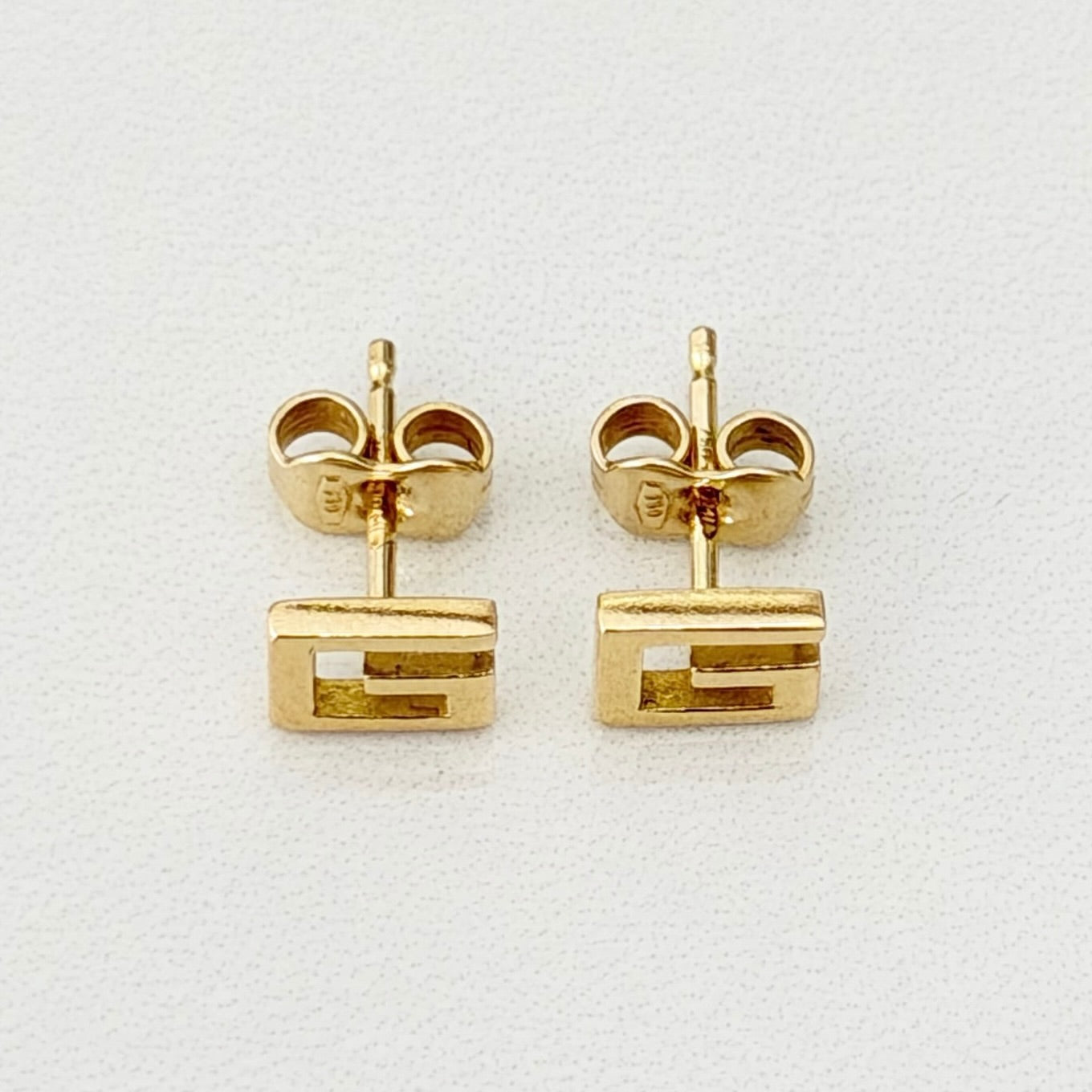 Authentic Rare Gucci 18K Yellow Gold 750 Square G Stud Women’s Earrings