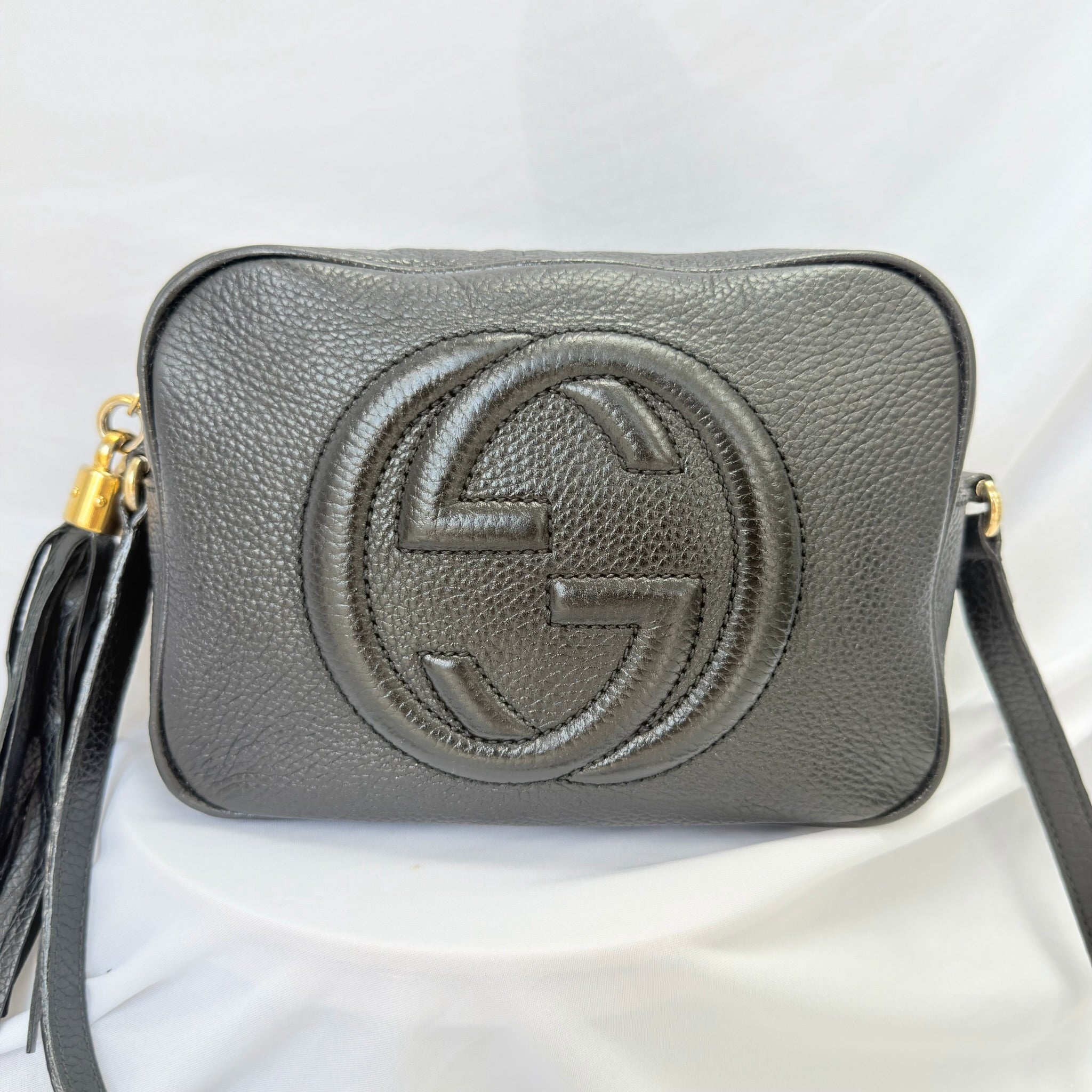 Gucci Black Grained Leather Soho Disco Small Women’s Crossbody Shoulder Handbag. Repaired