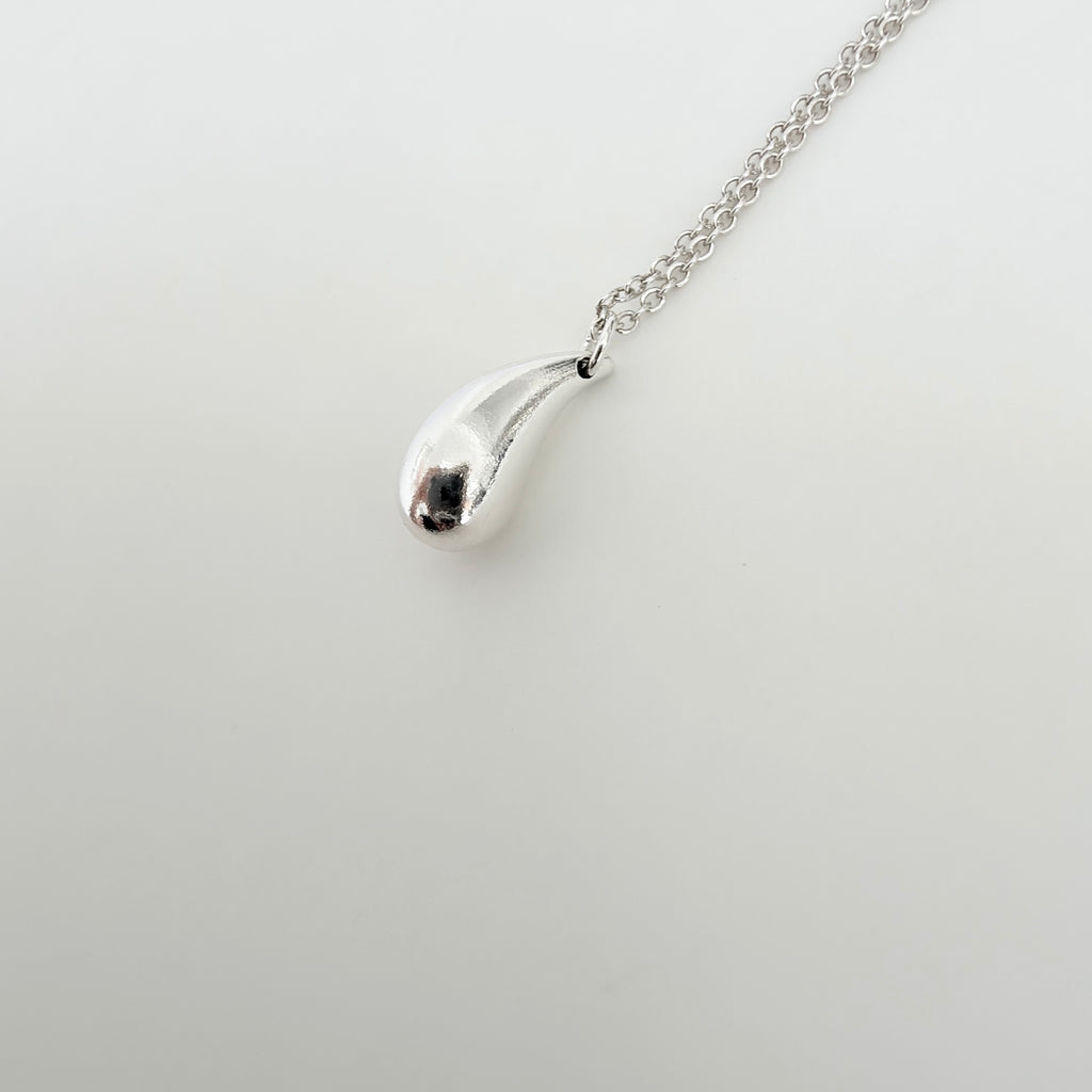 Tiffany & Co. Elsa Peretti 925 Sterling Silver Standard/Medium Teardrop Pendant Necklace With Packaging