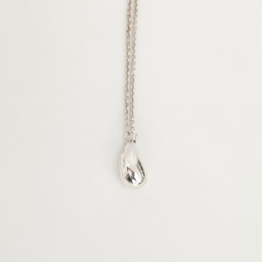 Tiffany & Co. Elsa Peretti 925 Sterling Silver Standard/Medium Teardrop Pendant Necklace With Packaging