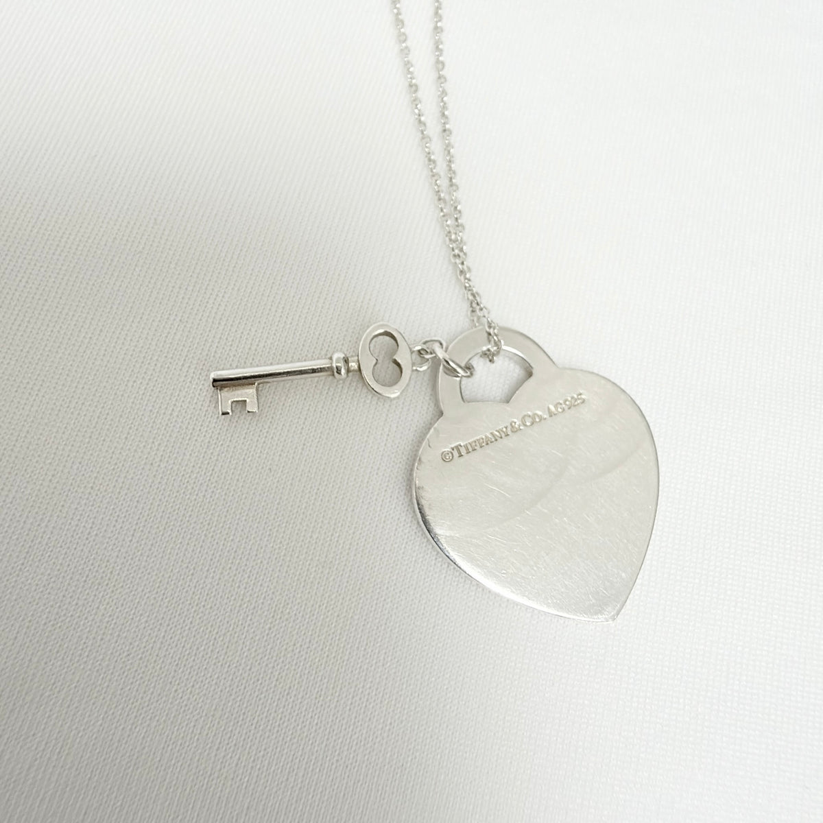 Tiffany&Co. Return to Tiffany Medium Heart Key Lock Women's Necklace Silver 925 Sterling 16 inches With Packaging