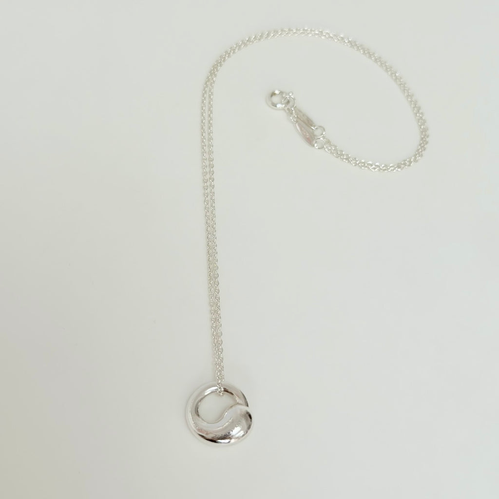 Authentic Tiffany & Co. Elsa Peretti Small Eternal Circle Sterling Silver 925 Necklace With Packaging 16 Inches