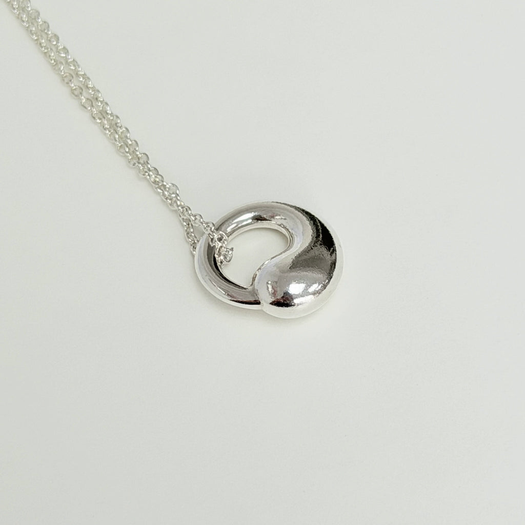 Authentic Tiffany & Co. Elsa Peretti Small Eternal Circle Sterling Silver 925 Necklace With Packaging 16 Inches