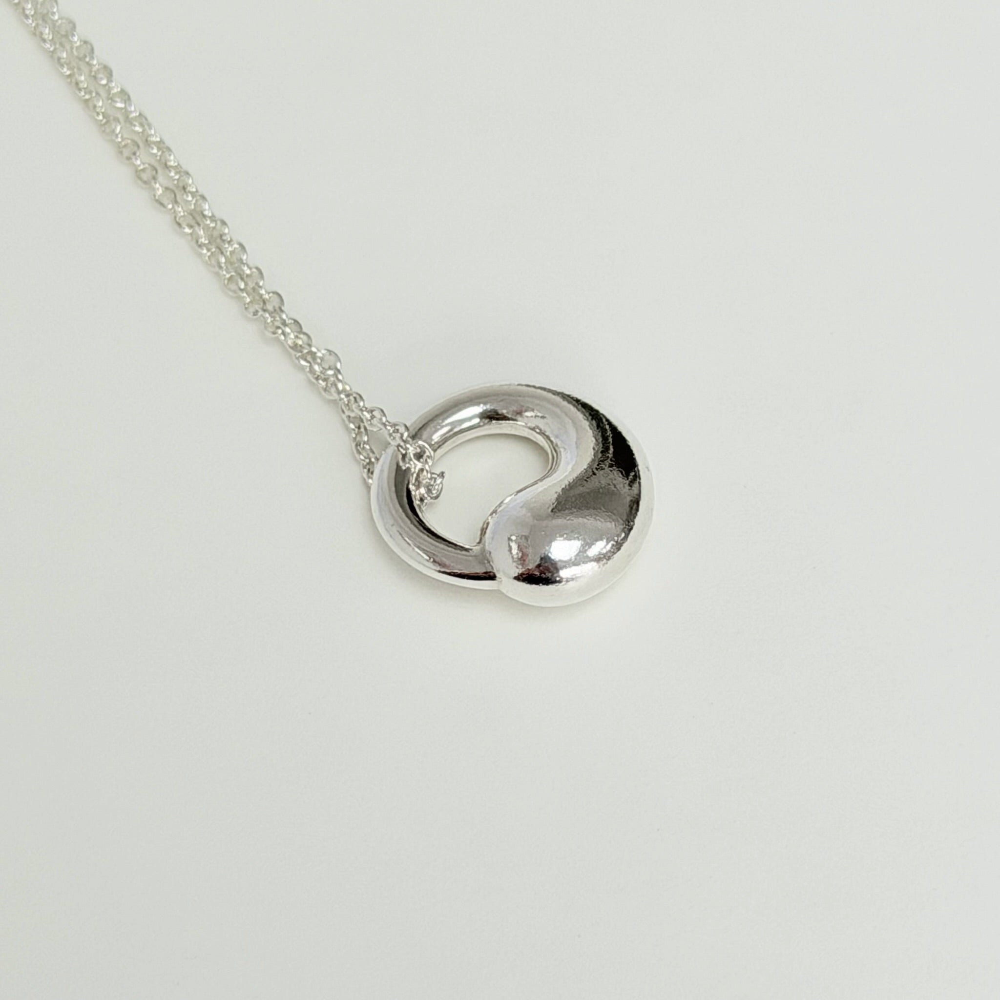 Authentic Tiffany & Co. Elsa Peretti Small Eternal Circle Sterling Silver 925 Necklace With Packaging 16 Inches
