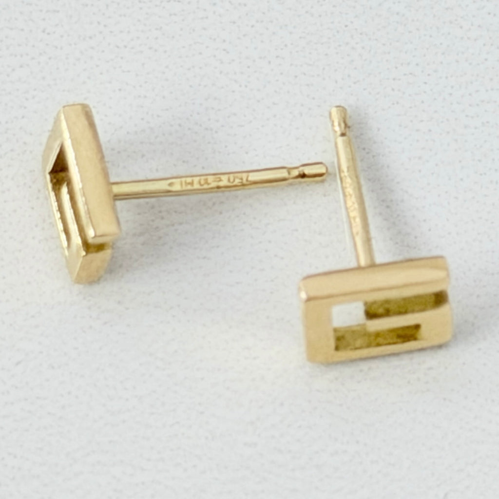 Authentic Rare Gucci 18K Yellow Gold 750 Square G Stud Women’s Earrings
