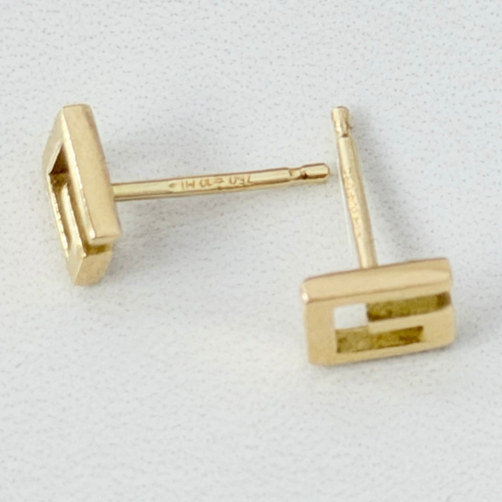 Authentic Rare Gucci 18K Yellow Gold 750 Square G Stud Women’s Earrings