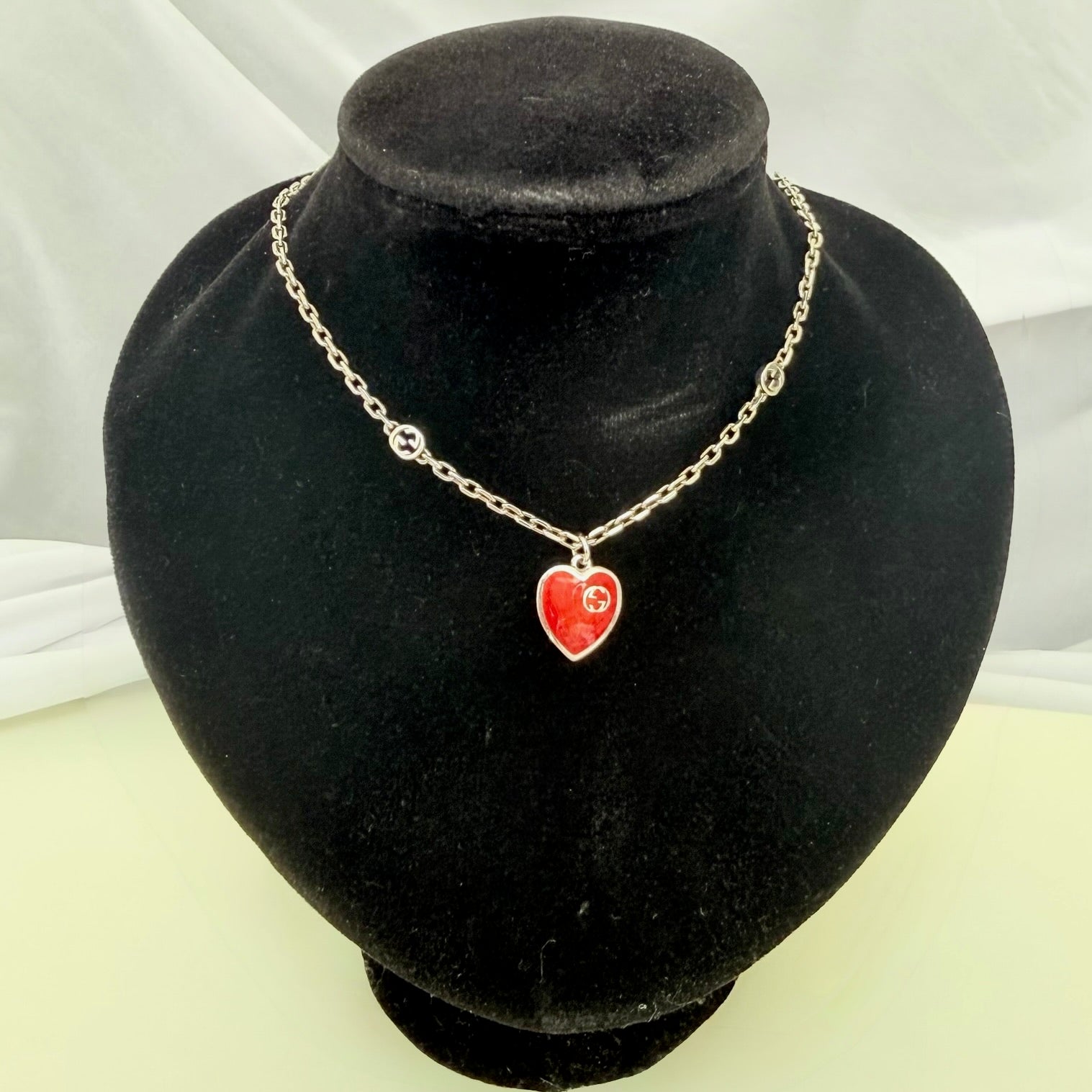 Authentic Gucci interlocking G chain Sterling Silver 925 Red Heart Necklace 19.5 Inches With Packaging