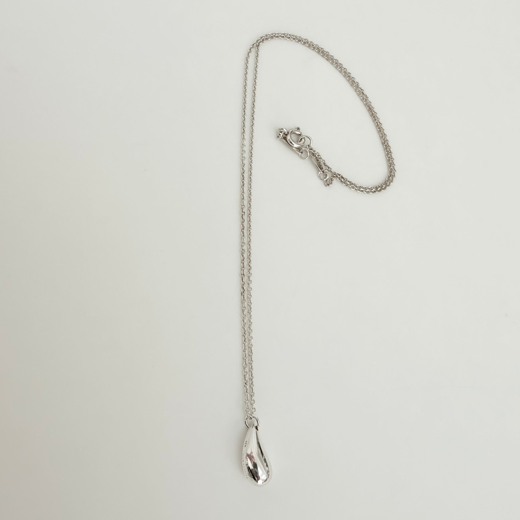 Tiffany & Co. Elsa Peretti 925 Sterling Silver Standard/Medium Teardrop Pendant Necklace With Packaging