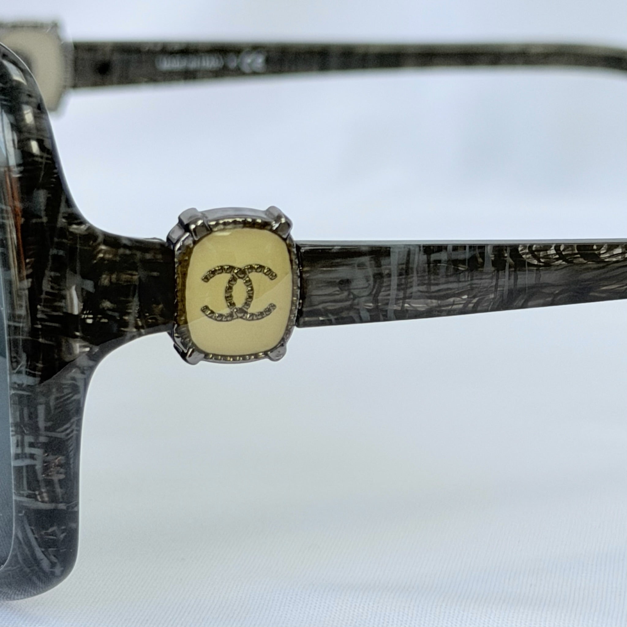 CHANEL Black/Grey Frame Gradient Tint Oversize CC Sunglasses-5174 With case