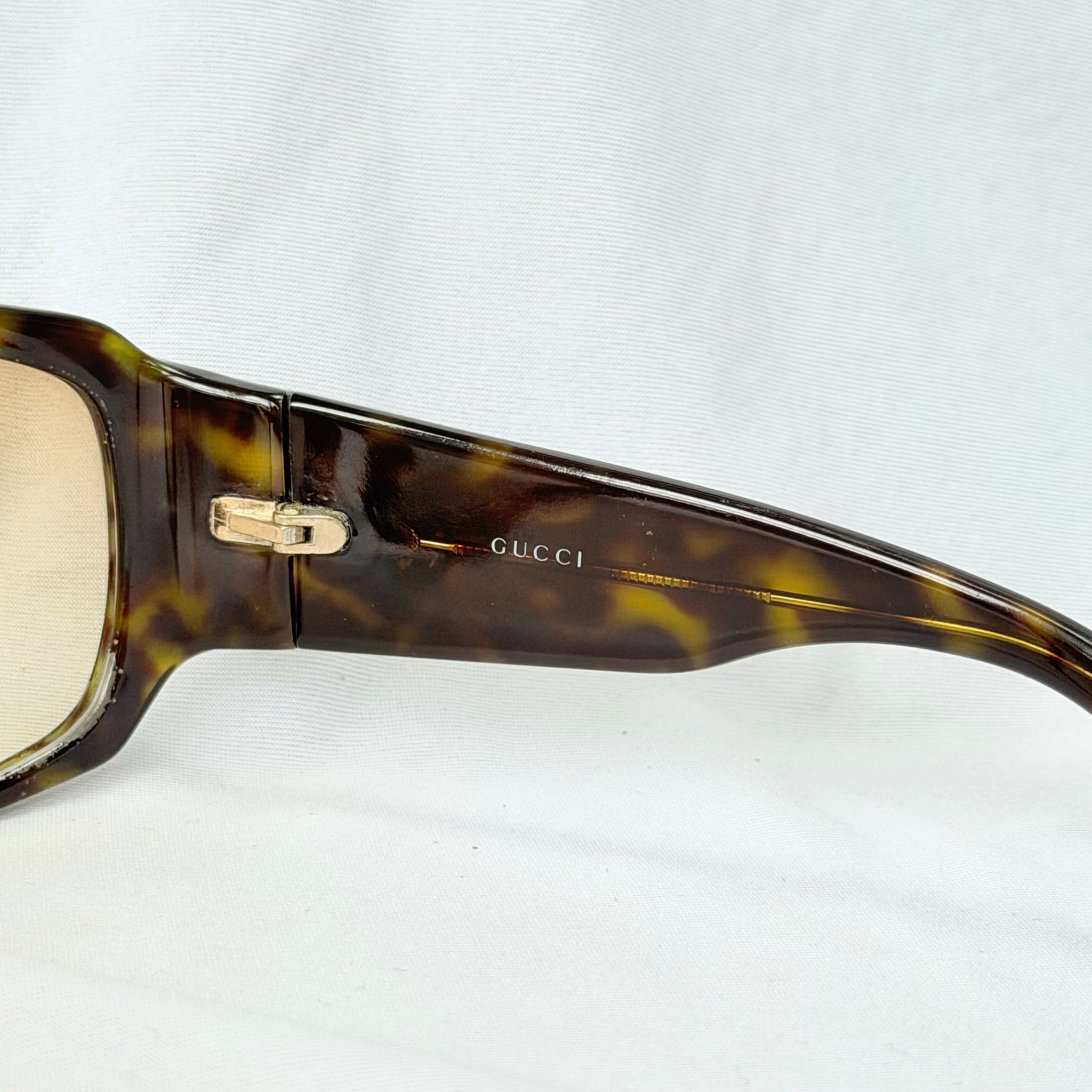 Gucci GG 2592/S Vintage Brown Tortoiseshell Rectangular Women’s Sunglasses With Case
