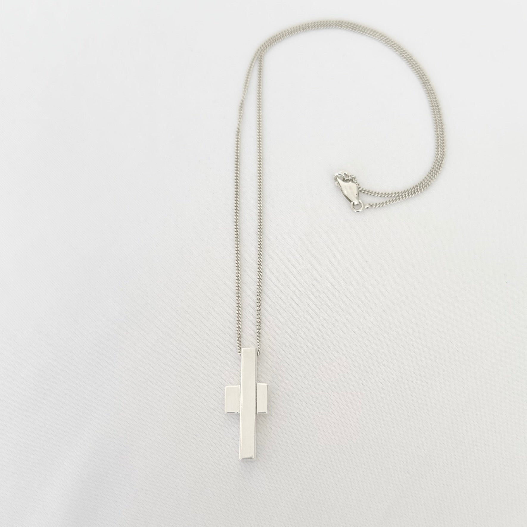 Gucci Vintage Unisex Asymmetric Cross Abstract Pendant Sterling Silver 925 Necklace 18 Inches With Packaging