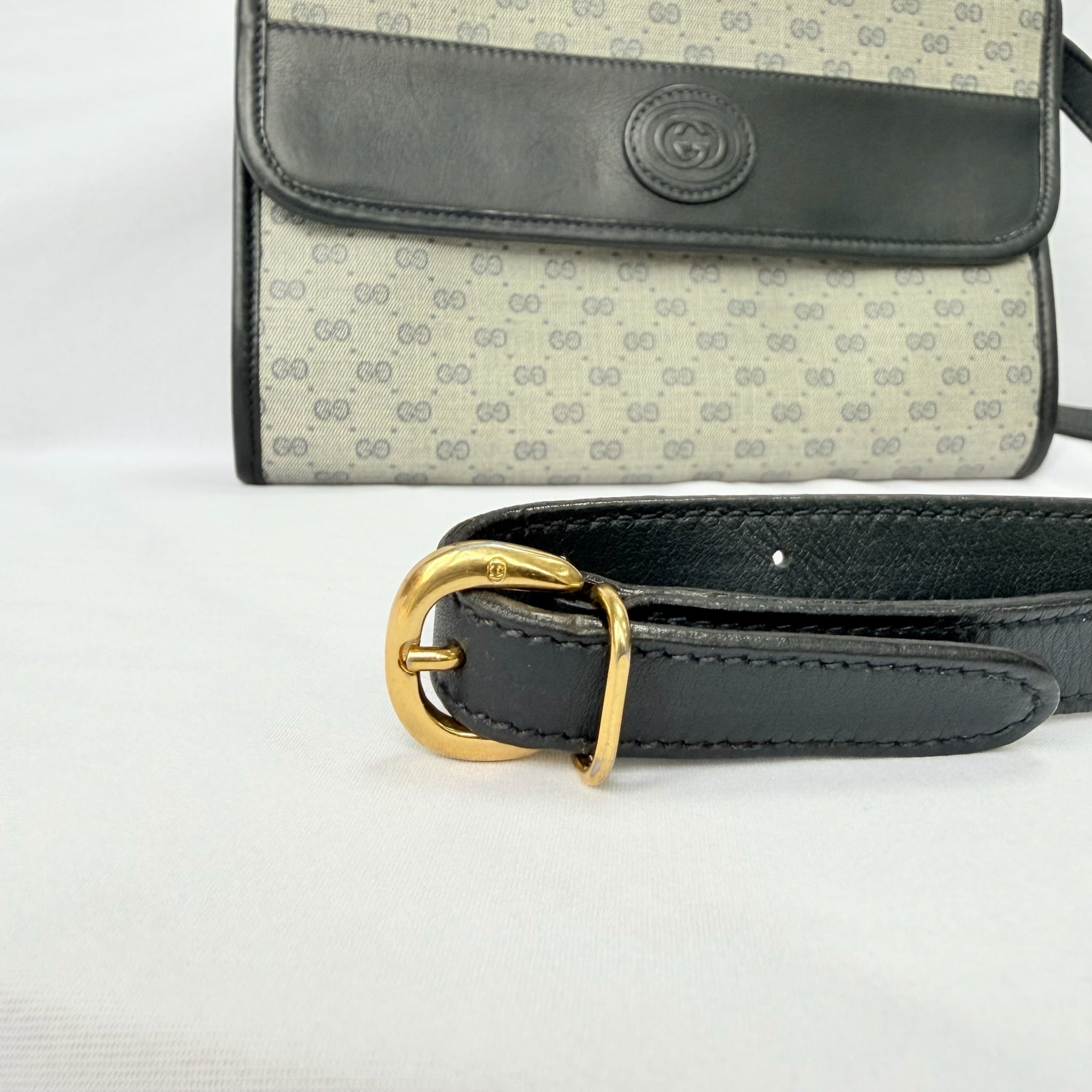 Gucci Authentic Vintage Navy Beige Gold Leather Micro GG Supreme Women’s Crossbody Bag