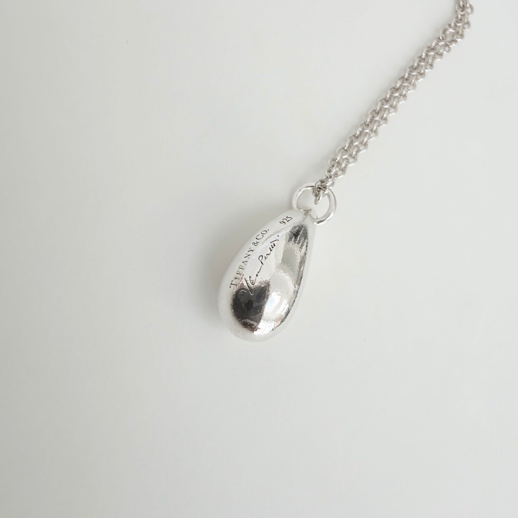 Tiffany & Co. Elsa Peretti 925 Sterling Silver Standard/Medium Teardrop Pendant Necklace With Packaging
