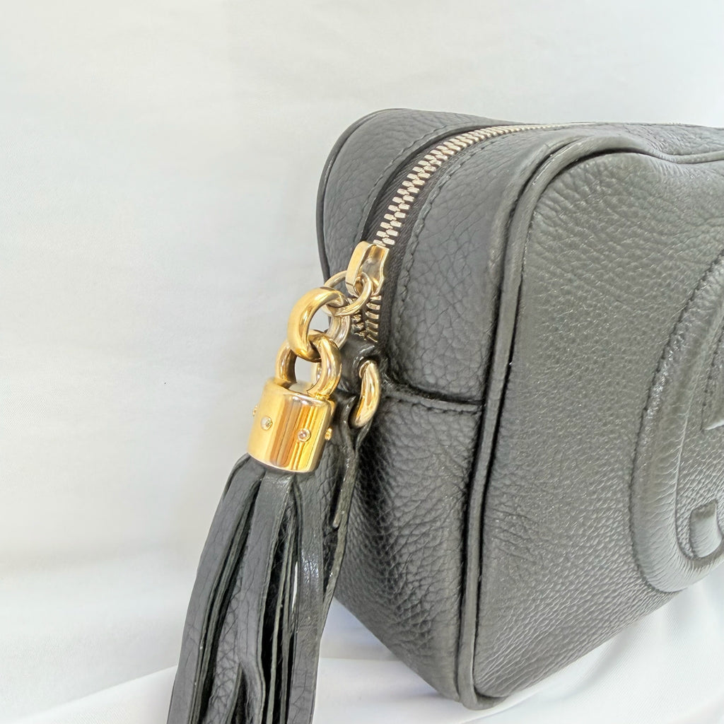 Gucci Black Grained Leather Soho Disco Small Women’s Crossbody Shoulder Handbag. Repaired
