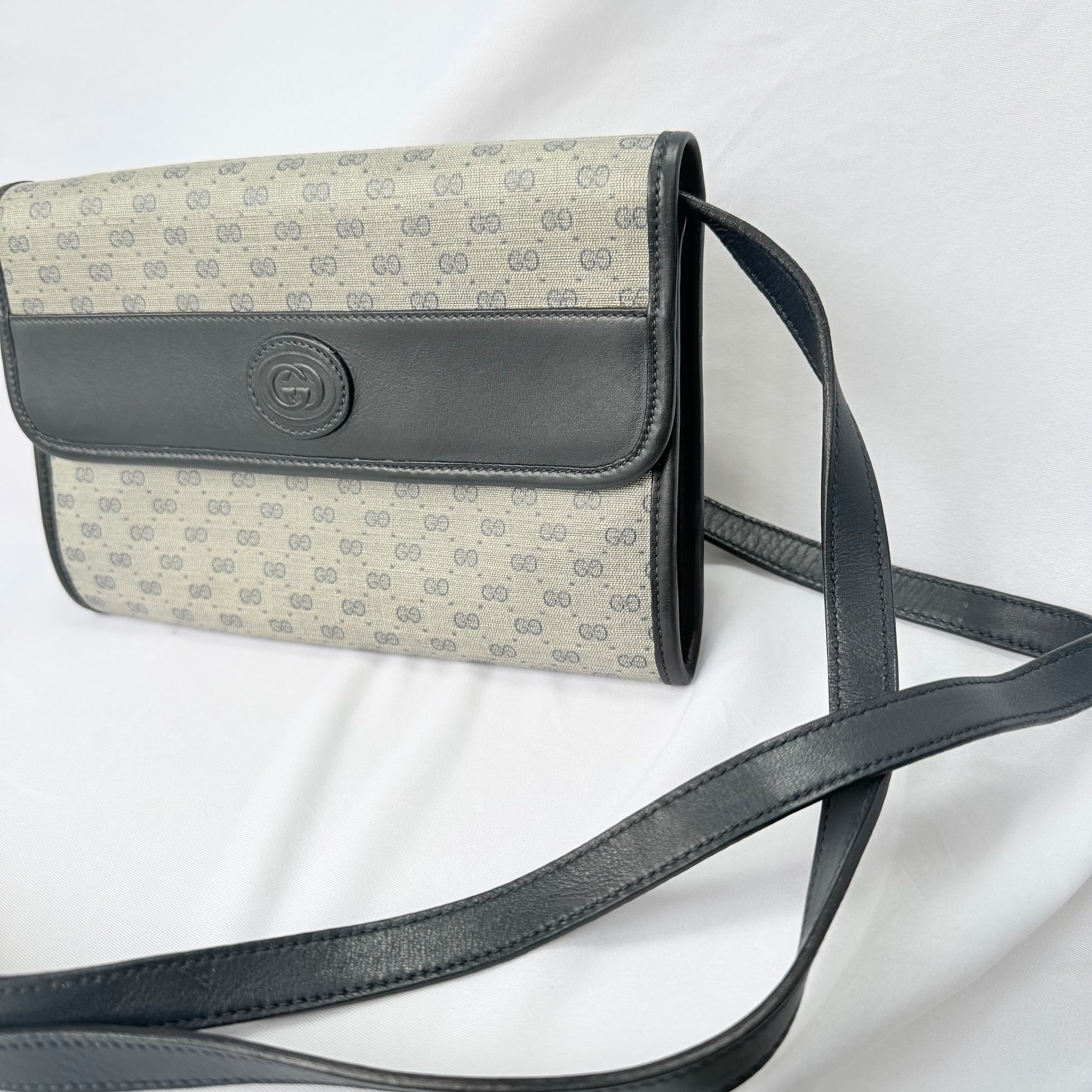 Gucci Authentic Vintage Navy Beige Gold Leather Micro GG Supreme Women’s Crossbody Bag