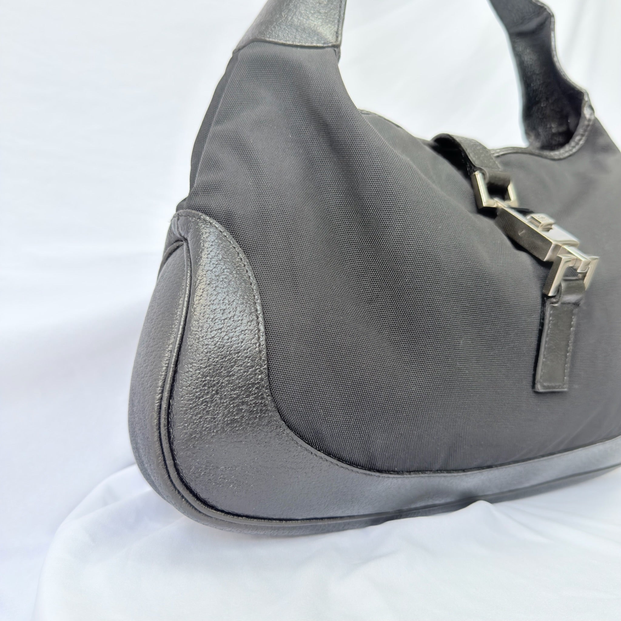 Vintage Gucci Jackie Small Handbag Black Leather And Nylon Piston Push-Lock Silver Closure Single Adjustable Strap