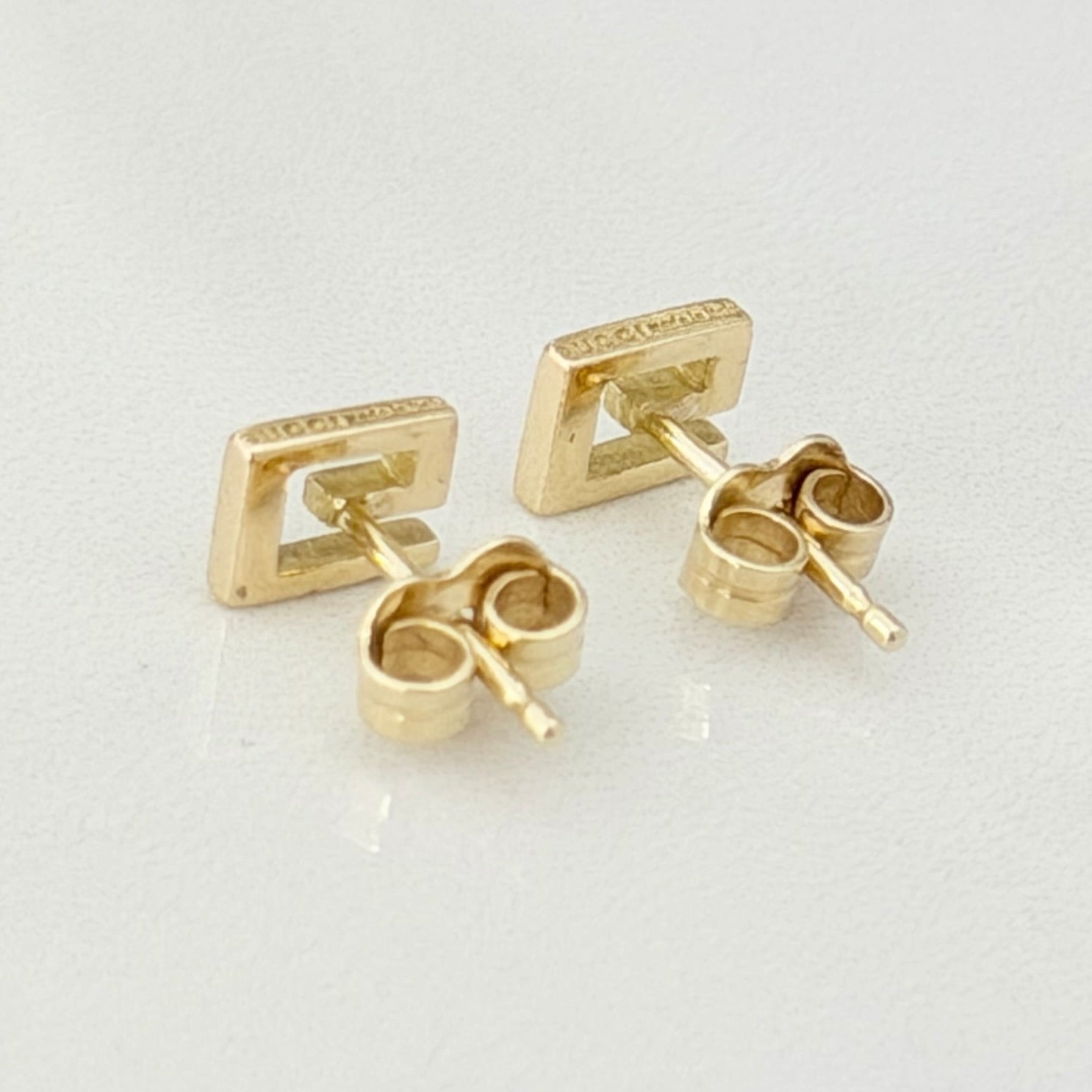 Authentic Rare Gucci 18K Yellow Gold 750 Square G Stud Women’s Earrings