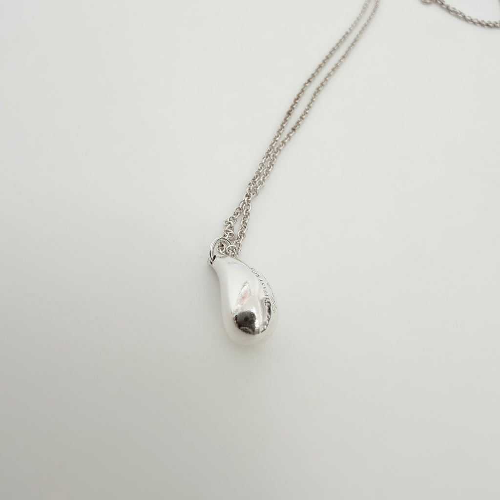 Tiffany & Co. Elsa Peretti 925 Sterling Silver Standard/Medium Teardrop Pendant Necklace With Packaging