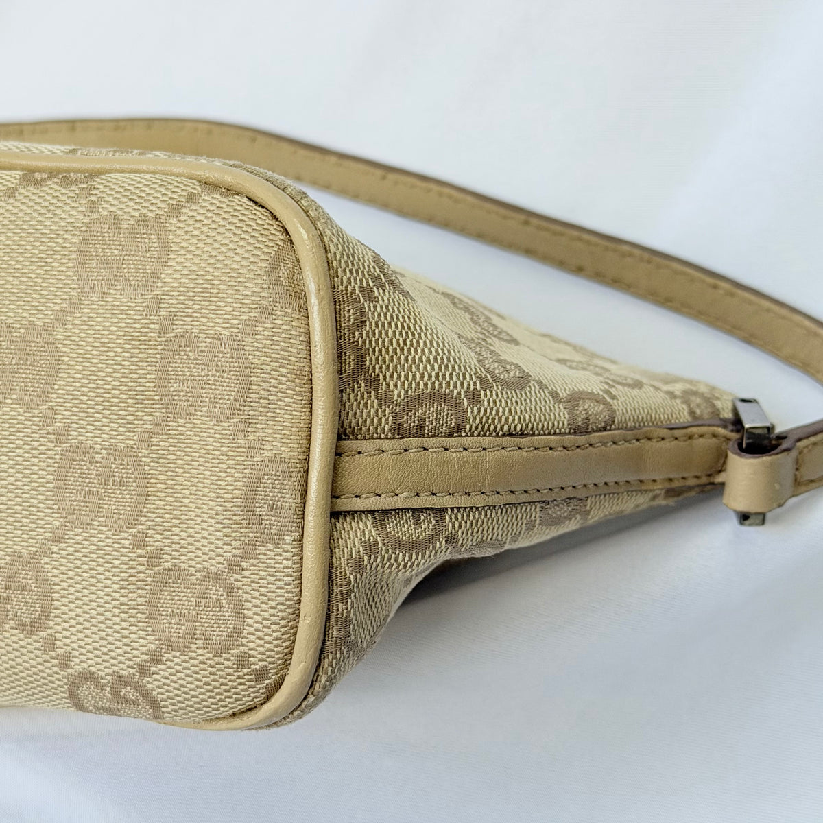 Vintage Y2k Gucci Beige GG Monogram Canvas Small Boat Pochette Shoulder Handbag