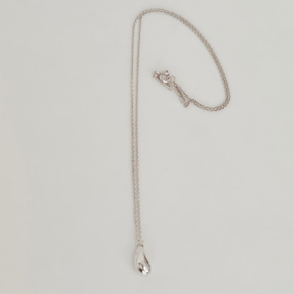 Tiffany & Co. Elsa Peretti 925 Sterling Silver Standard/Medium Teardrop Pendant Necklace With Packaging