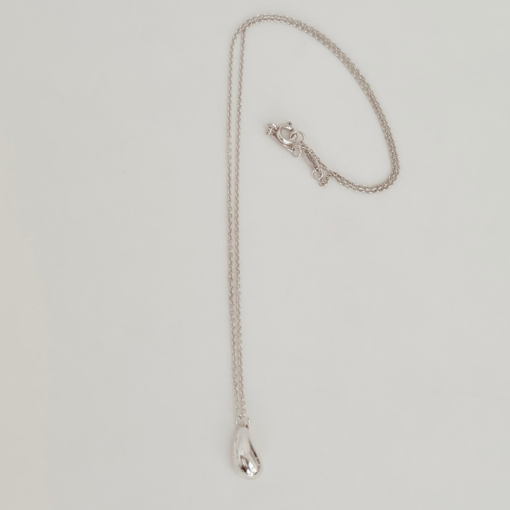 Tiffany & Co. Elsa Peretti 925 Sterling Silver Standard/Medium Teardrop Pendant Necklace With Packaging