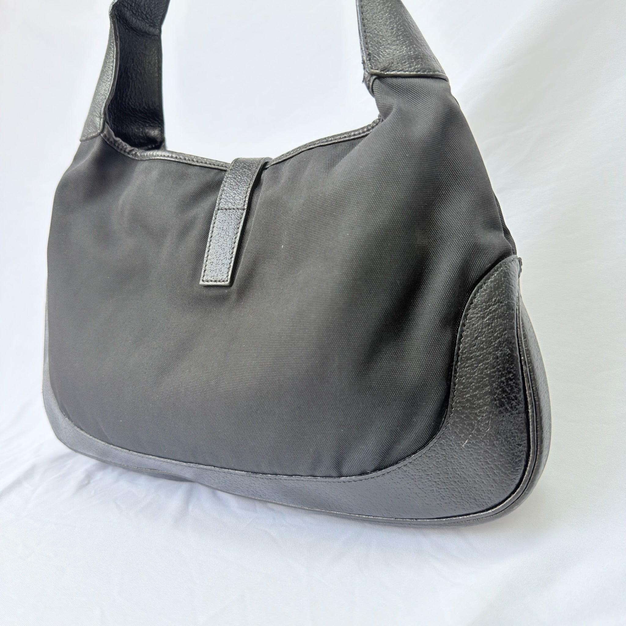 Vintage Gucci Jackie Small Handbag Black Leather And Nylon Piston Push-Lock Silver Closure Single Adjustable Strap