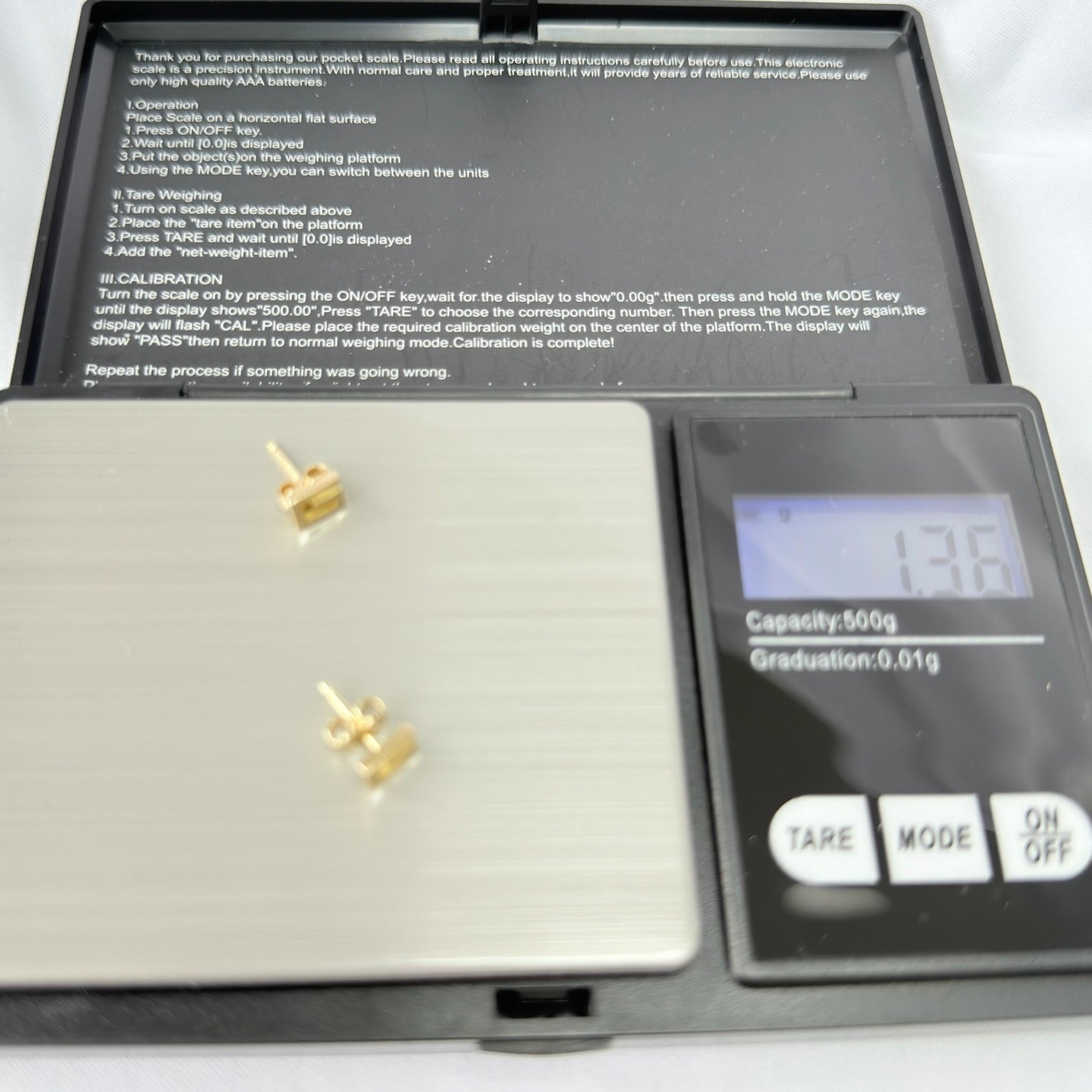Authentic Rare Gucci 18K Yellow Gold 750 Square G Stud Women’s Earrings