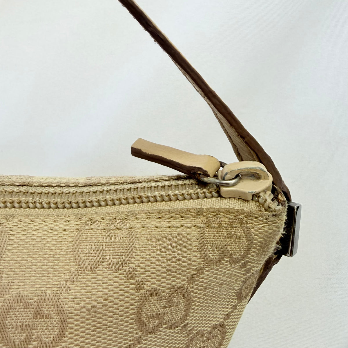 Vintage Y2k Gucci Beige GG Monogram Canvas Small Boat Pochette Shoulder Handbag