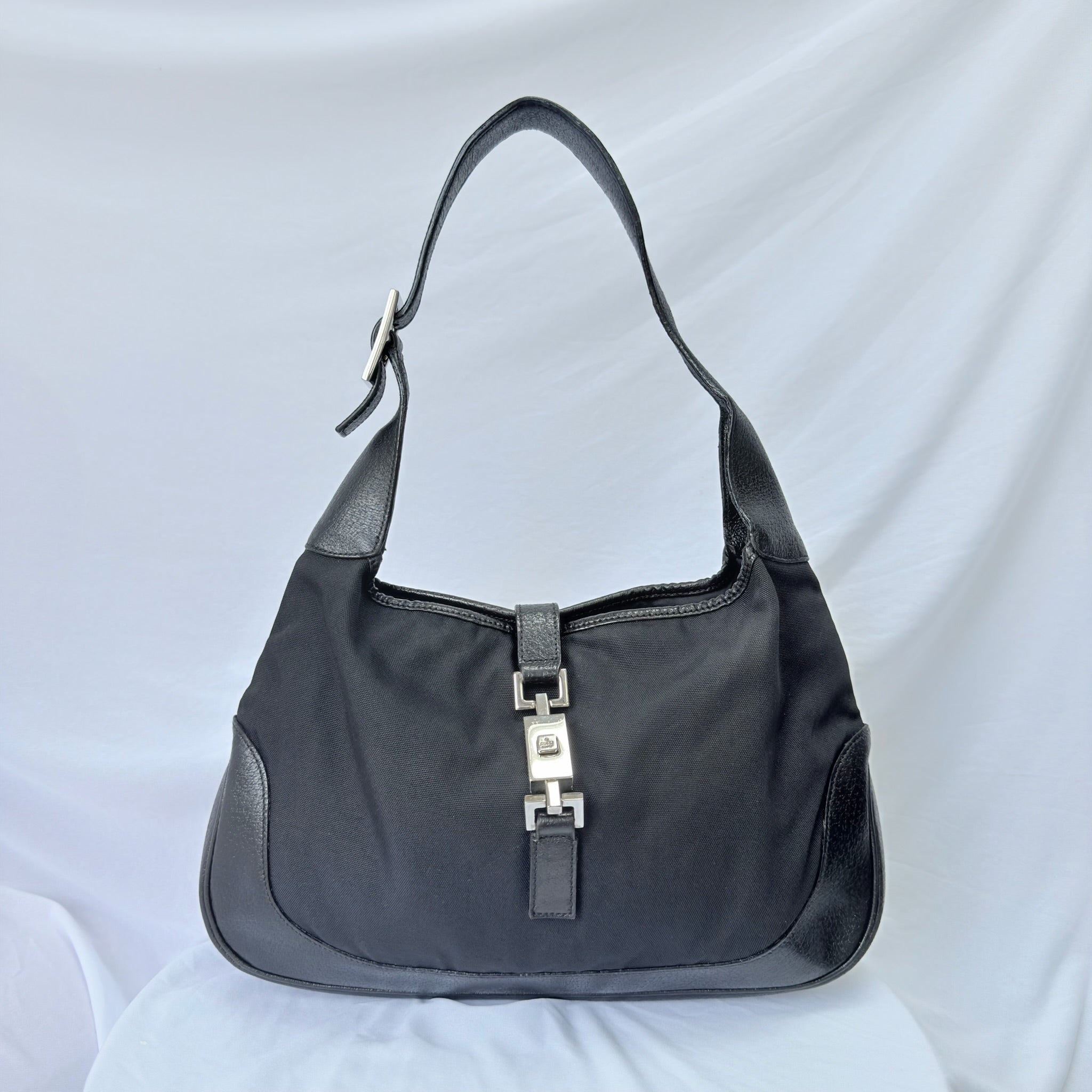 Vintage Gucci Jackie Small Handbag Black Leather And Nylon Piston Push-Lock Silver Closure Single Adjustable Strap