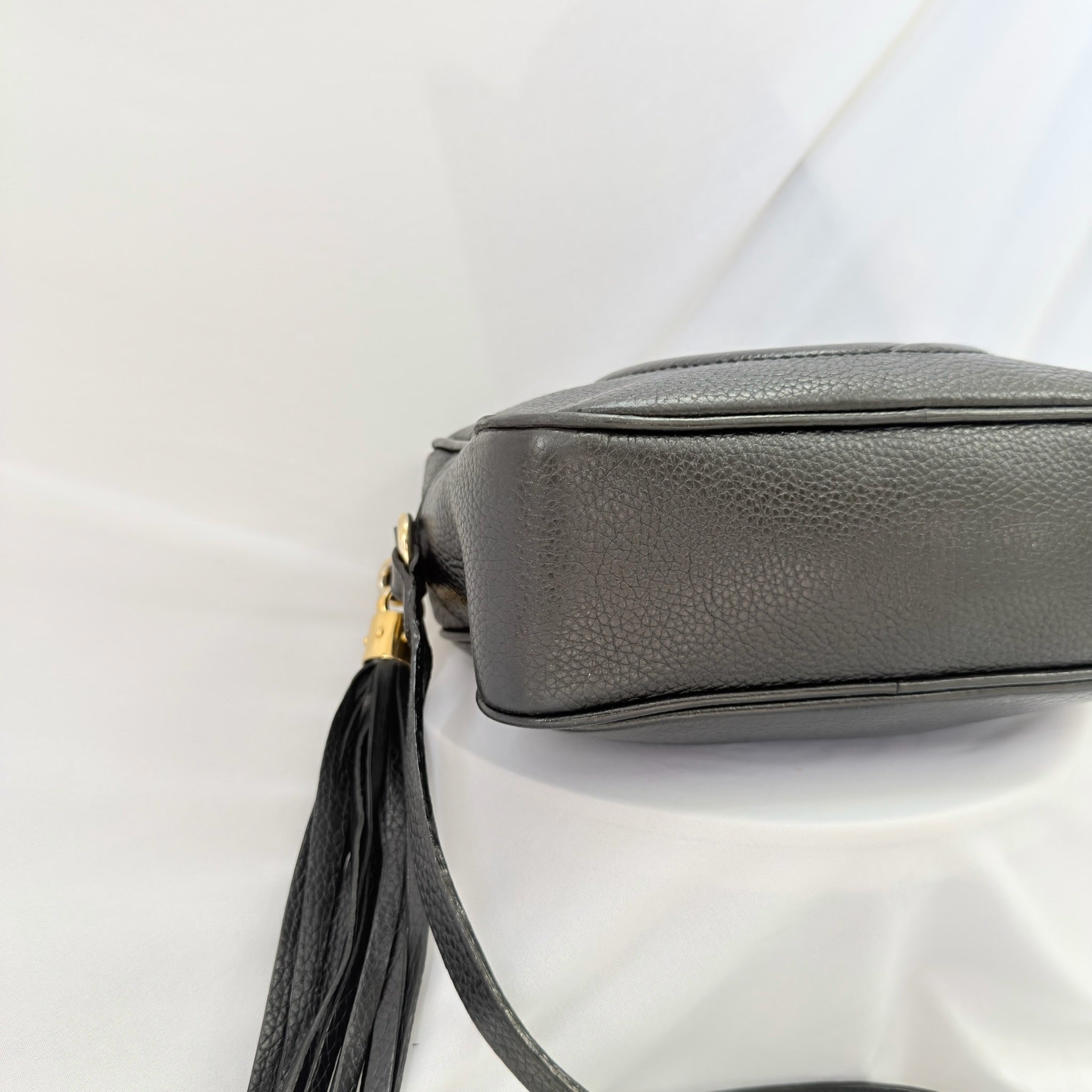 Gucci Black Grained Leather Soho Disco Small Women’s Crossbody Shoulder Handbag. Repaired
