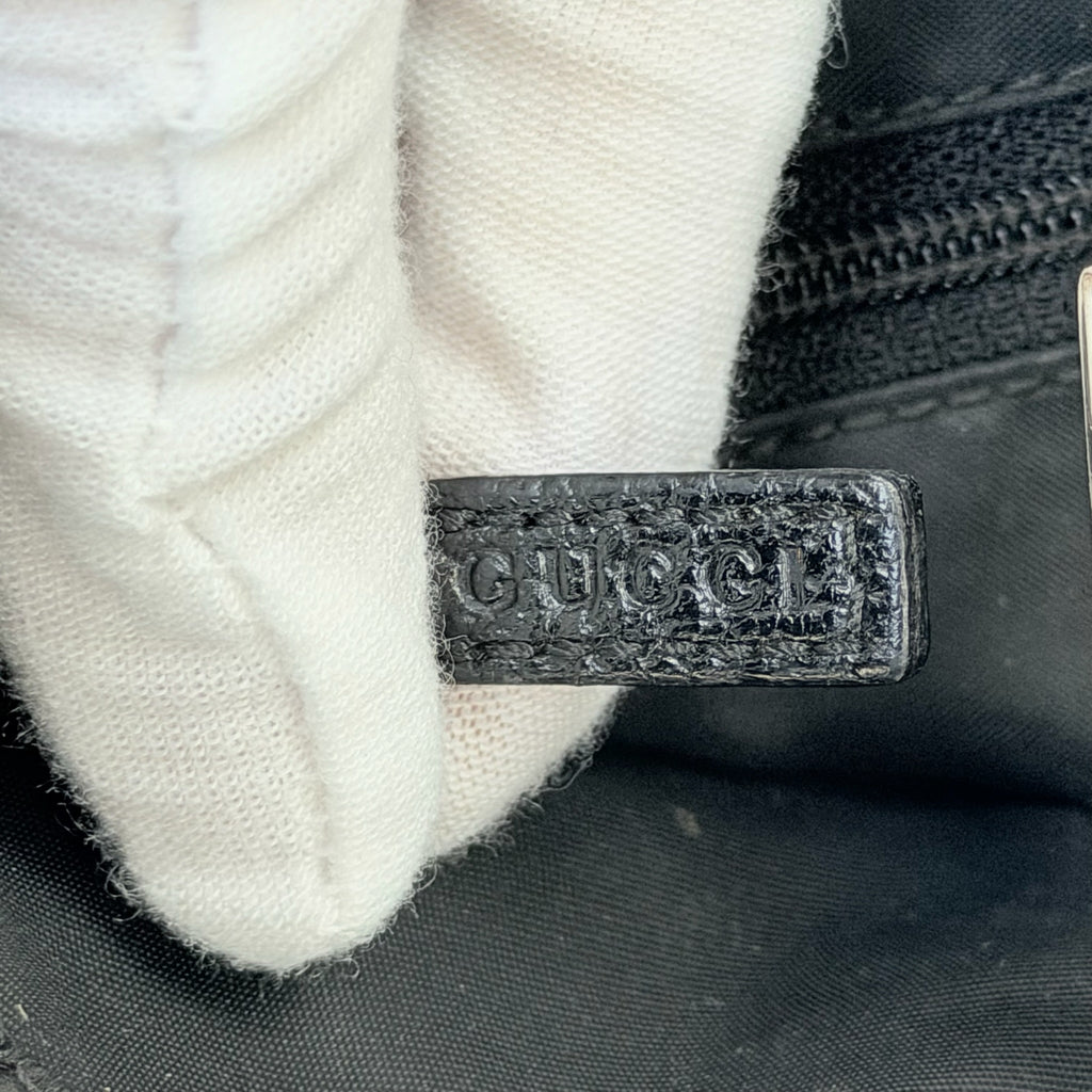 Vintage Gucci Jackie Small Handbag Black Leather And Nylon Piston Push-Lock Silver Closure Single Adjustable Strap