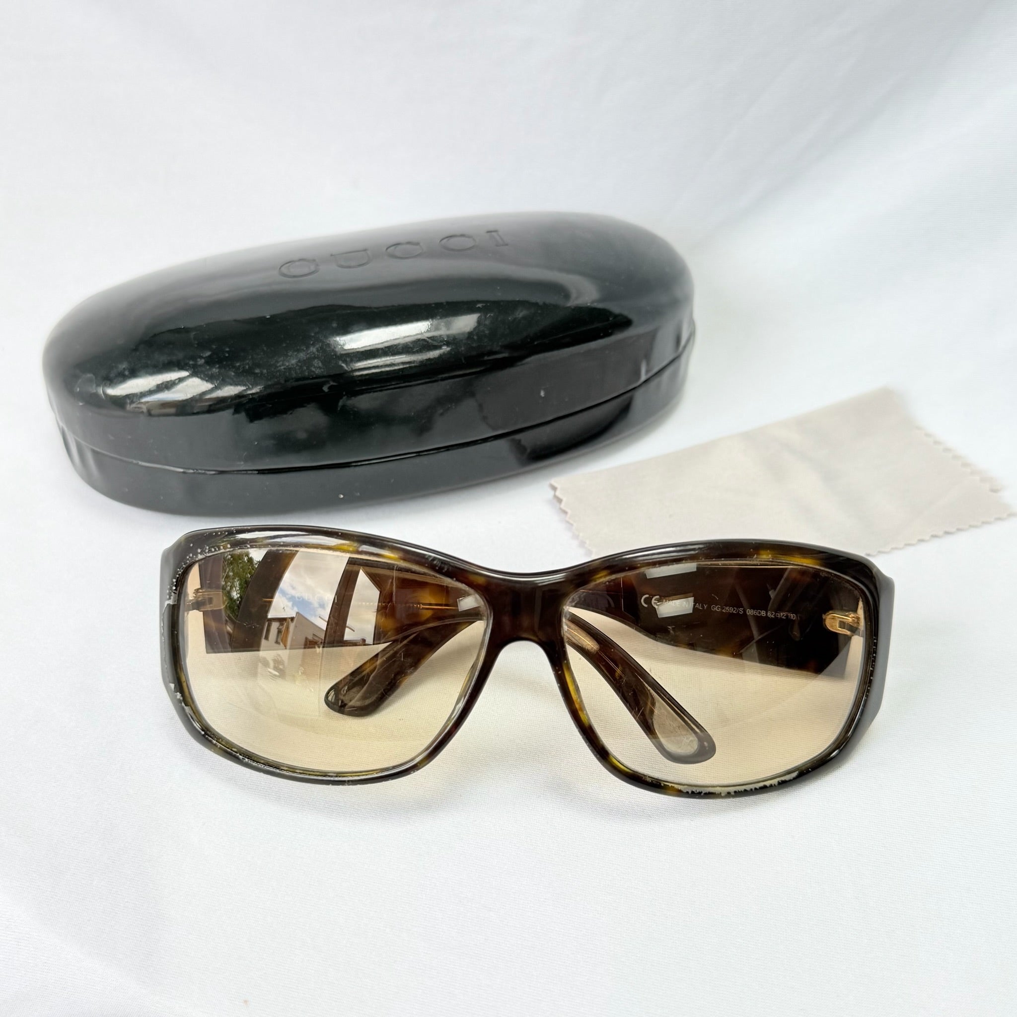 Gucci GG 2592/S Vintage Brown Tortoiseshell Rectangular Women’s Sunglasses With Case