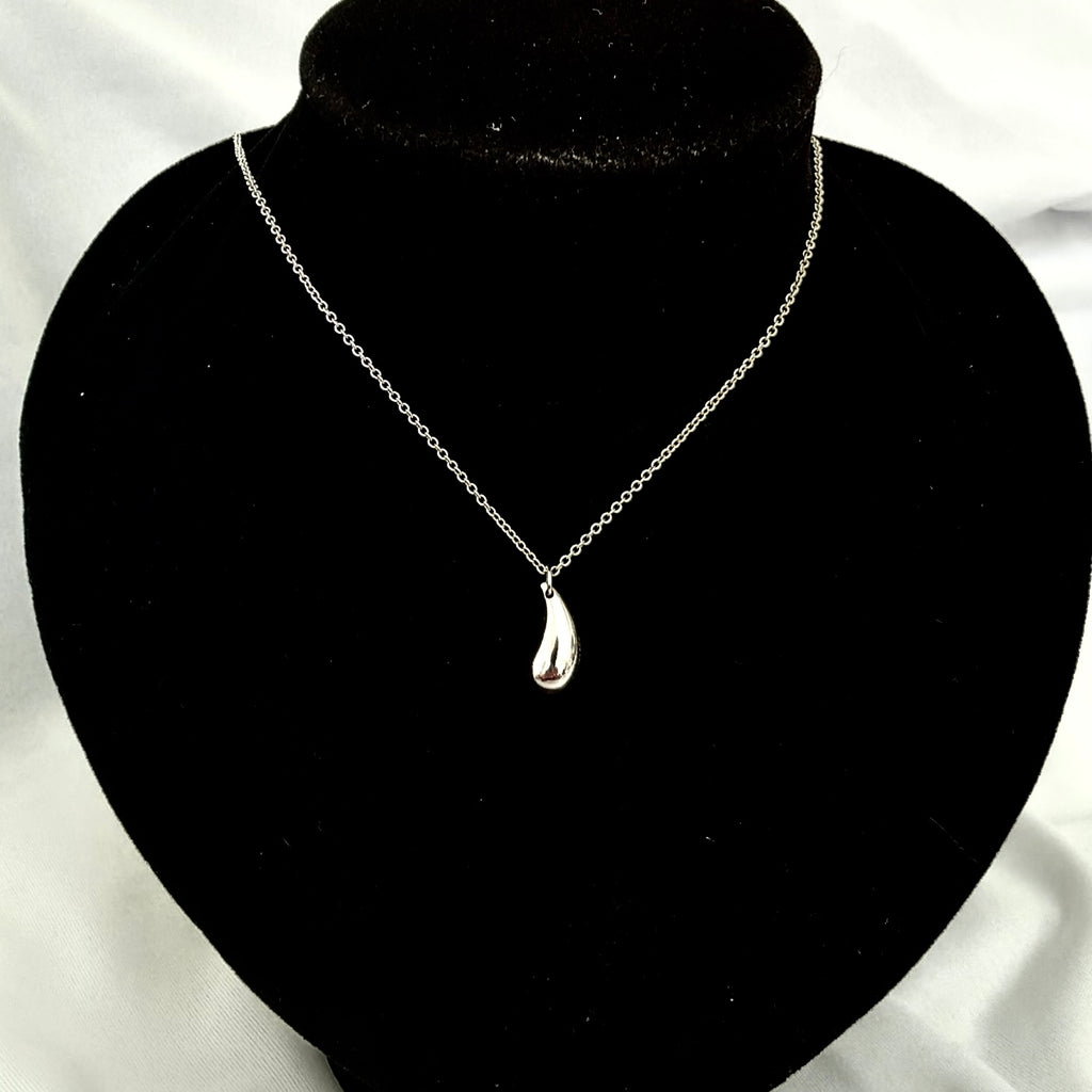 Tiffany & Co. Elsa Peretti 925 Sterling Silver Standard/Medium Teardrop Pendant Necklace With Packaging