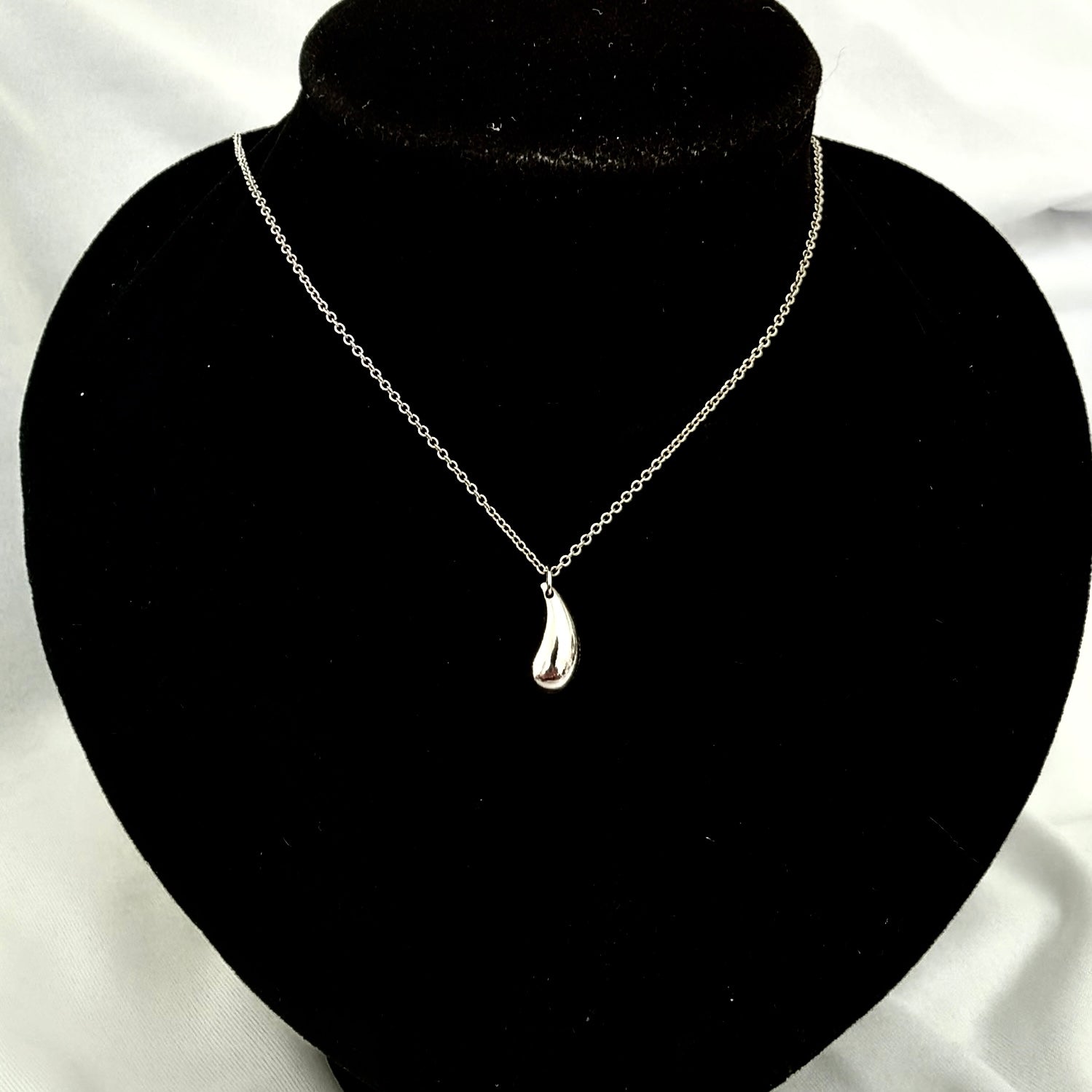 Tiffany & Co. Elsa Peretti 925 Sterling Silver Standard/Medium Teardrop Pendant Necklace With Packaging