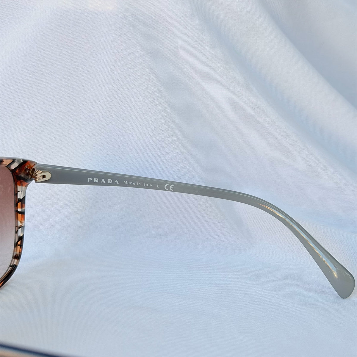 Prada Cat Eye Square Metal Corners Women's Sunglasses Blue Marble SPR 01O With Packaging